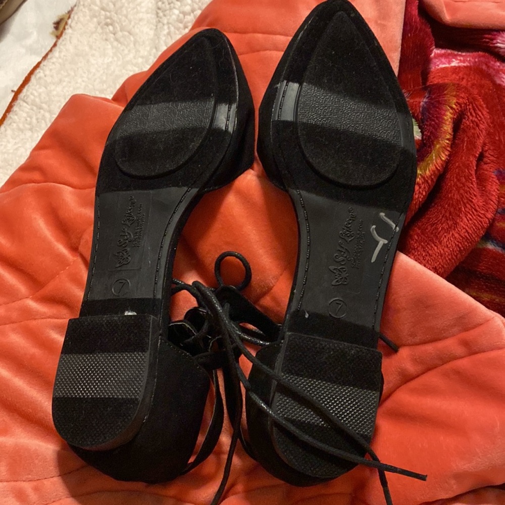 Black flat sandals, size 7 - Picture 3 of 7